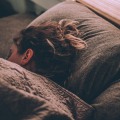 Dormire a sufficienza: i vantaggi e come realizzarlo